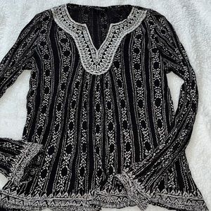 ❄️ Lucky Brand Black & White embellished Blouse Sz L